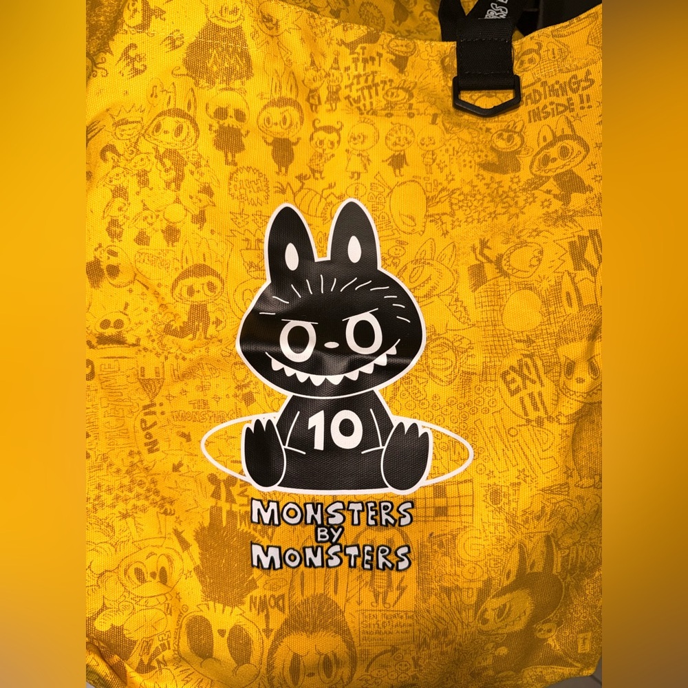 10th Anniversary Labubu Shanghai Exclusive Tote Bag - Picture 5 of 9